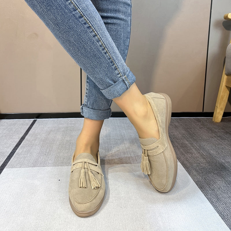 Klassische Wildleder-Loafer mit Quasten