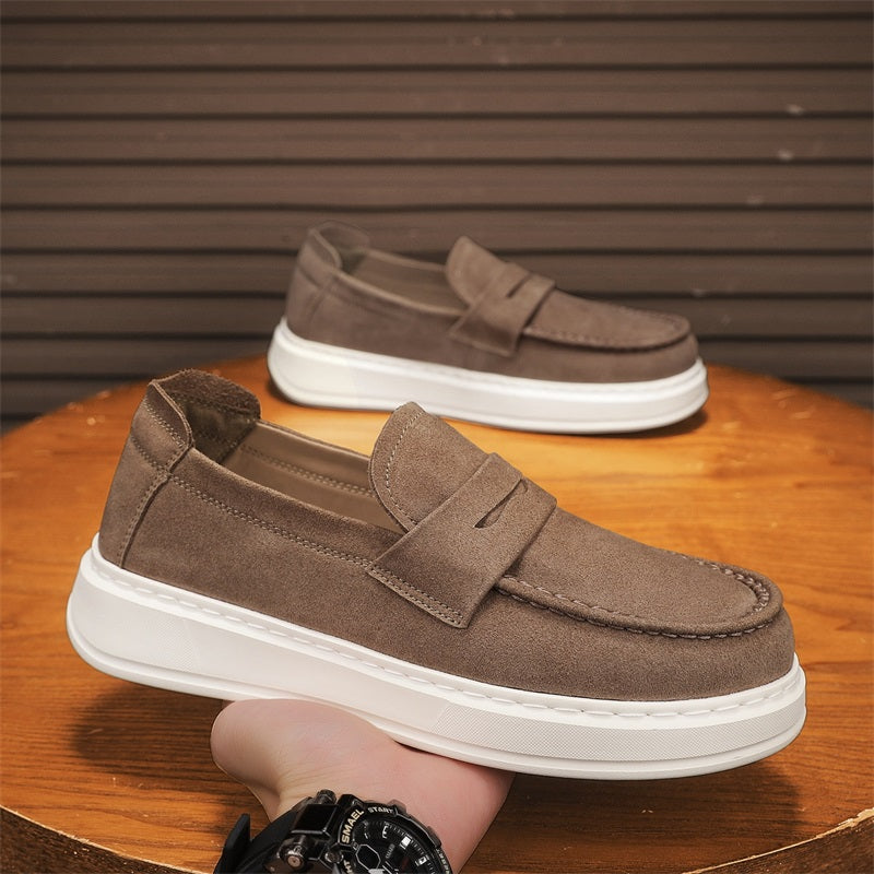 Mokassins mit dicker weißer Sohle und Spange in Taupe, Detailansicht
