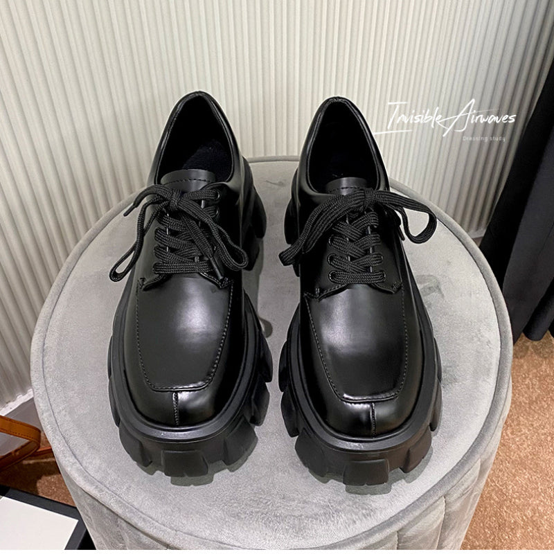 Loafer mit dicker Plateausohle im britischen Stil