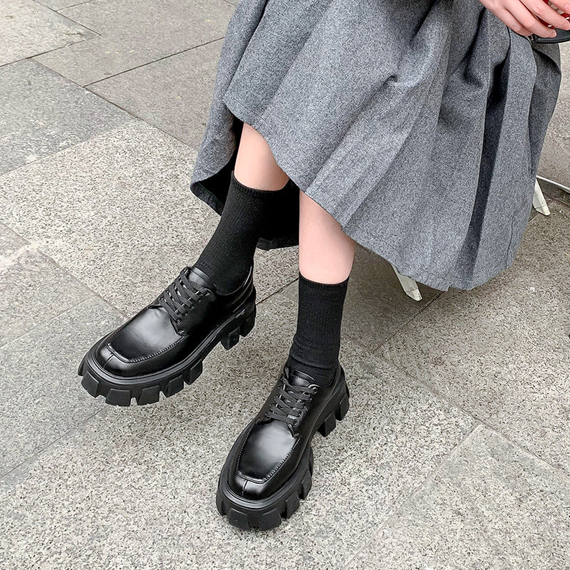 Loafer mit dicker Plateausohle im britischen Stil