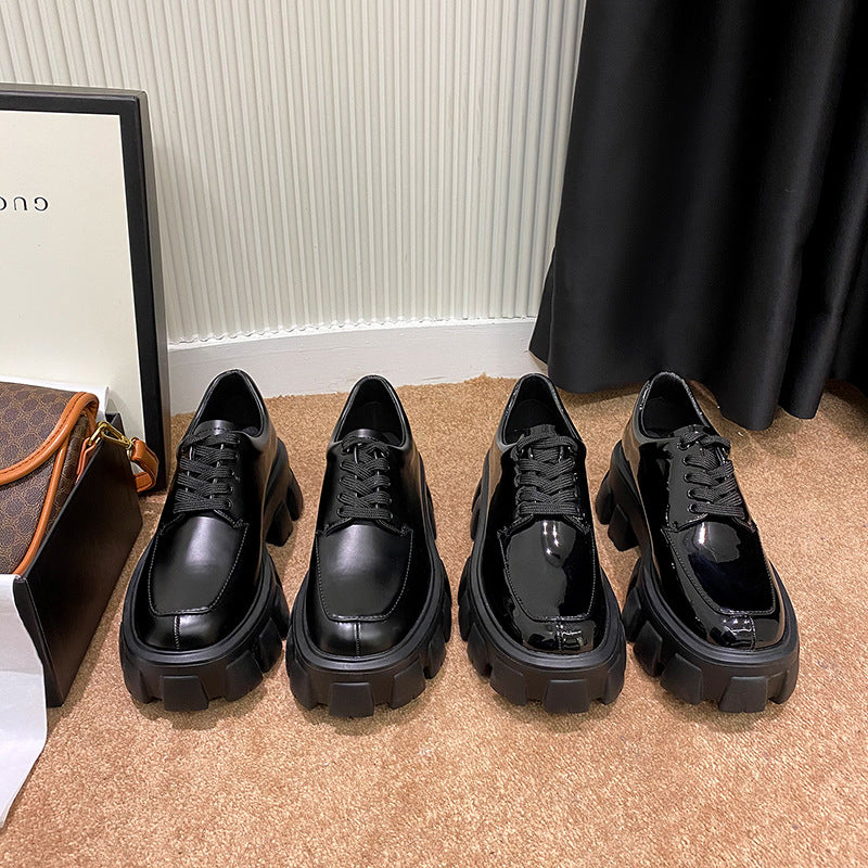 Loafer mit dicker Plateausohle im britischen Stil