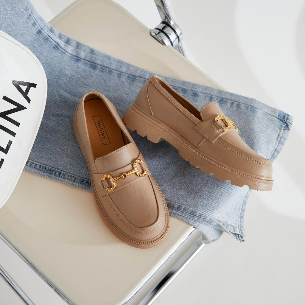 Damen-Loafer mit goldener Kette