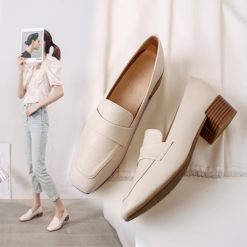 Klassische Damen-Loafer mit kleinem Blockabsatz