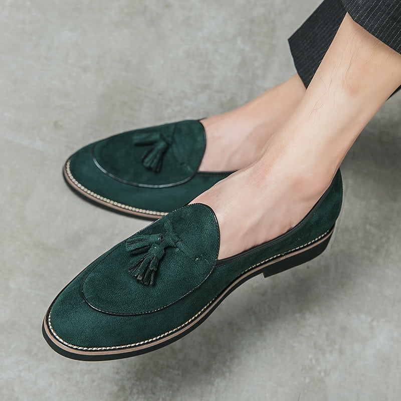 Quasten-Loafer in Wildleder-Optik mit weißen Ziernähten