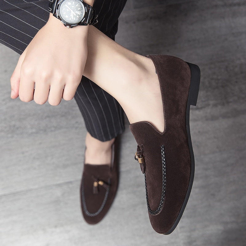 Loafer in Wildleder-Optik mit Quasten und Zierzopf