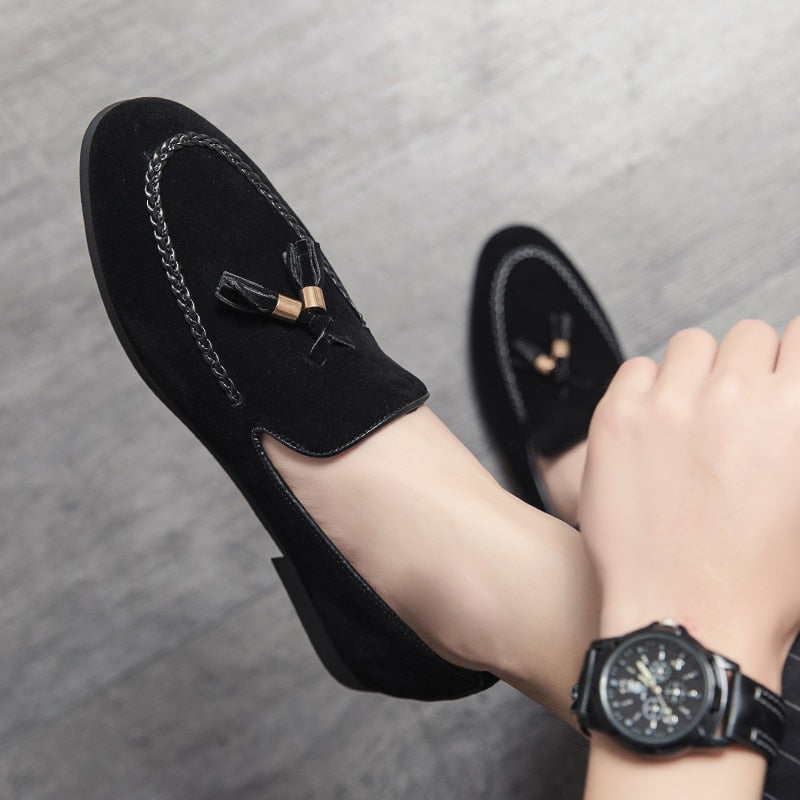 Loafer in Wildleder-Optik mit Quasten und Zierzopf