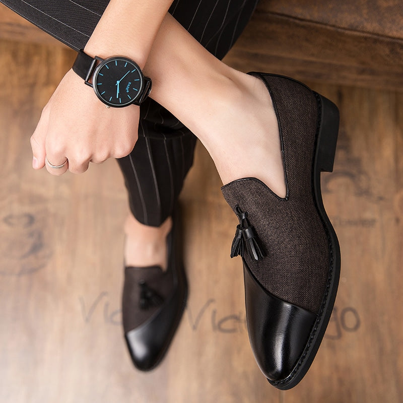 Quasten-Loafer im Zweimaterial-Look mit Kontrasteffekt