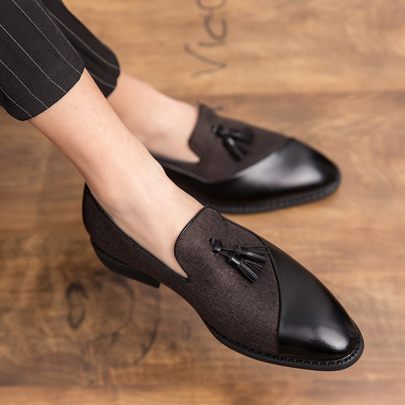 Quasten-Loafer im Zweimaterial-Look mit Kontrasteffekt