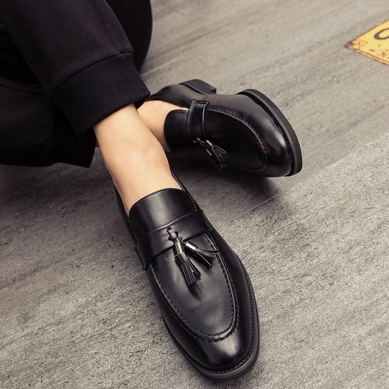 Loafer mit Quasten aus glattem, atmungsaktivem Kunstleder