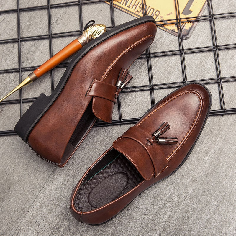 Loafer mit Quasten aus glattem, atmungsaktivem Kunstleder