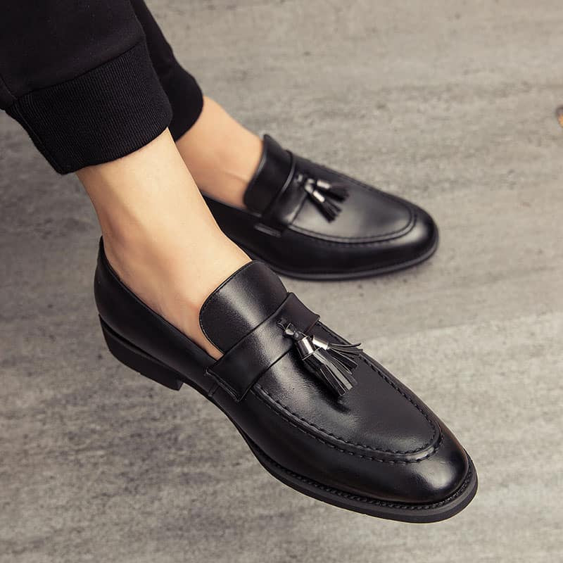 Loafer mit Quasten aus glattem, atmungsaktivem Kunstleder