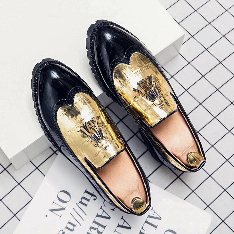 Mokassins mit schwarz-goldenen Quasten im Derby-Stil