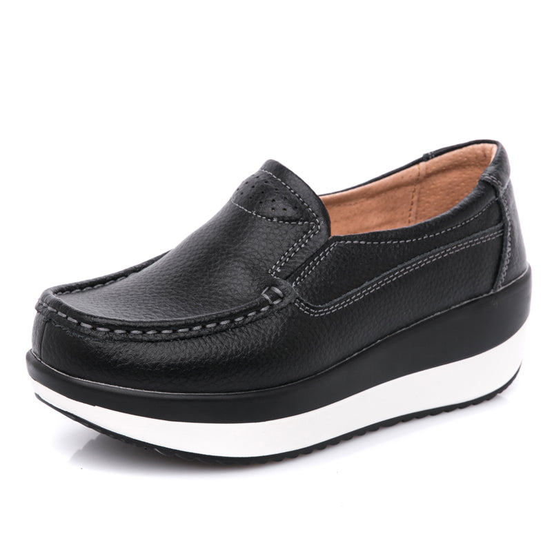 Orthopädische Plateau-Loafer in Lederoptik