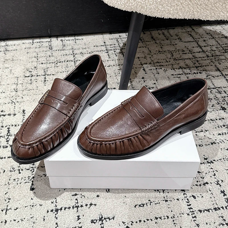 Penny Loafer Damen glatte Lederoptik in Silber, Seitenansicht