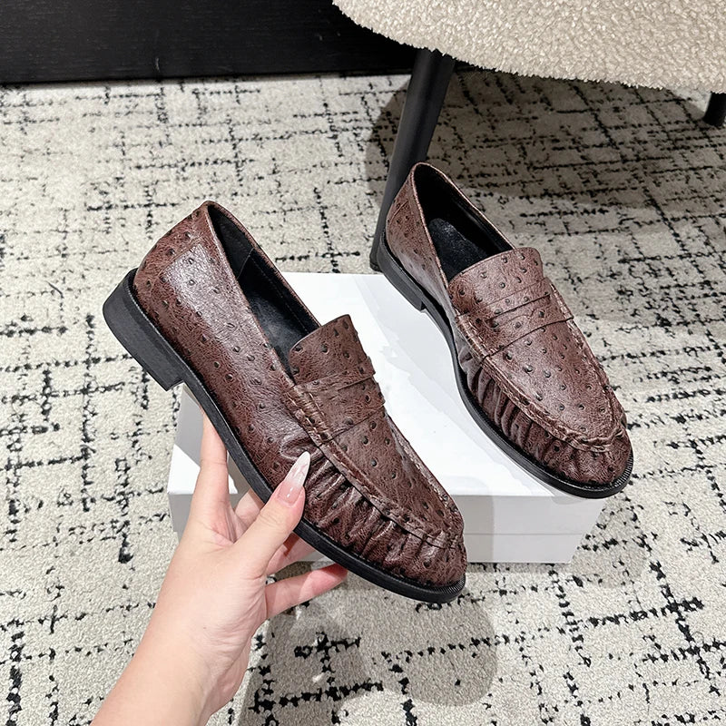 Penny Loafer Damen Kroko-Optik in Schwarz Strauß-Optik, Detailansicht der Sohle