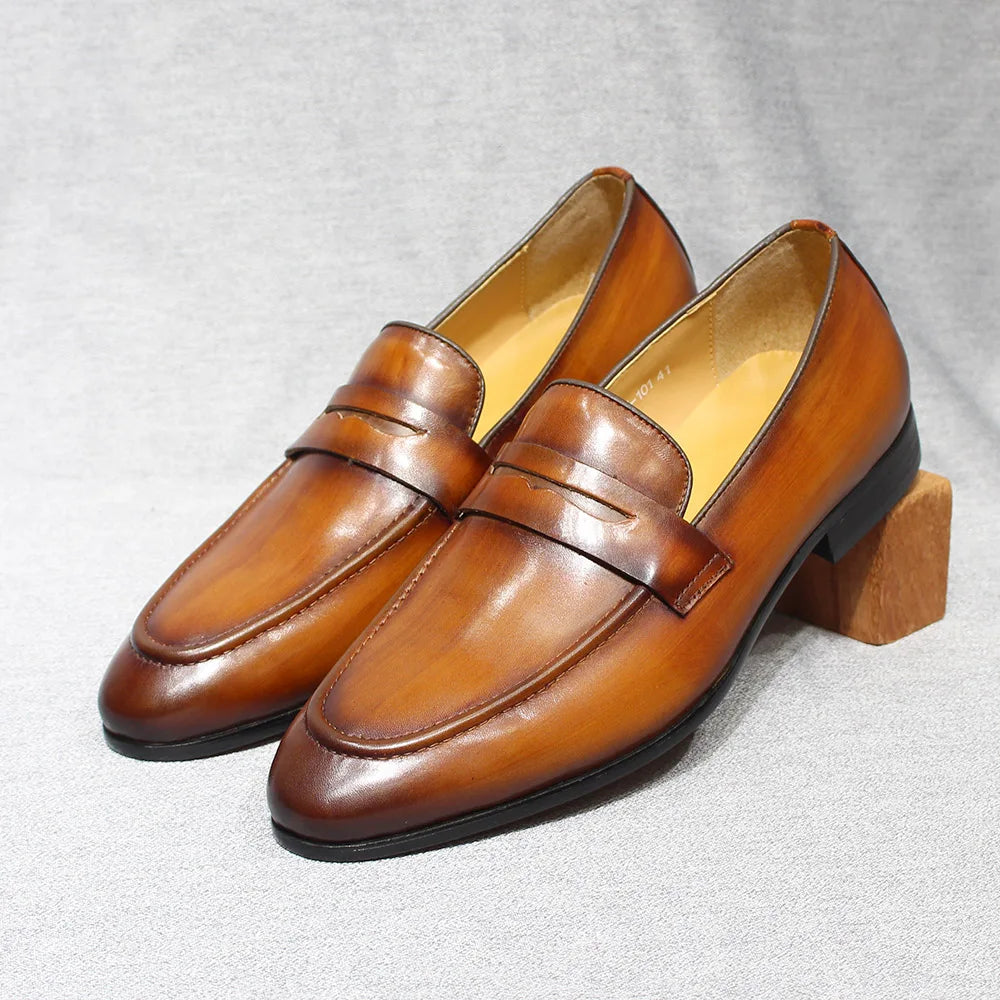 Penny Loafer Herren handpatiniertes Leder in Schwarz, Getragen im Alltag