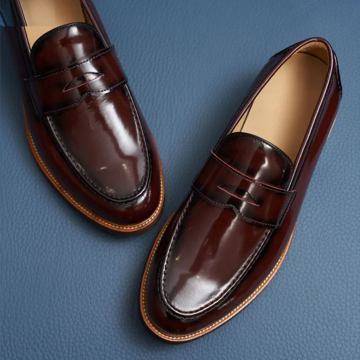 Penny Loafer Herren Wildleder in Bordeaux, Nahaufnahme des Materials