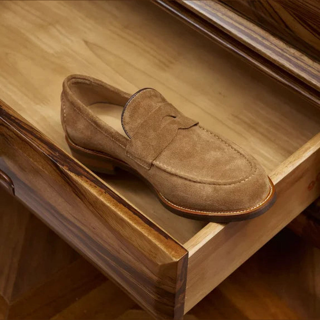 Penny Loafer Herren Wildleder in Camel, Seitenprofil