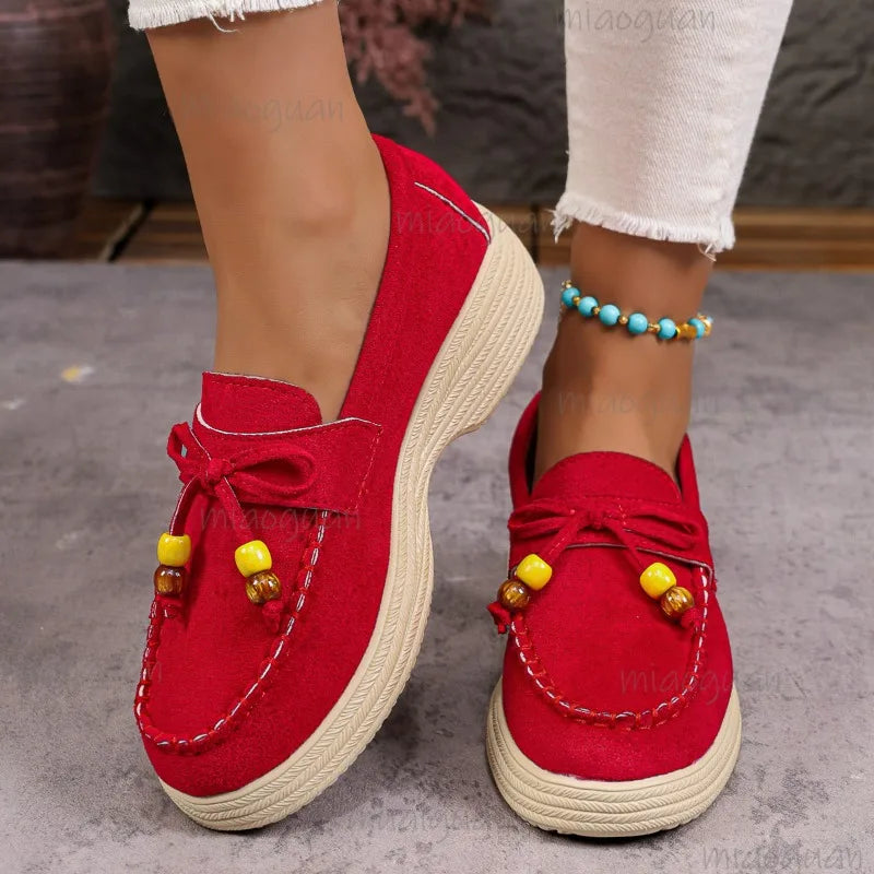 Damen Plateau-Loafer mit Schleife und bunten Perlen in Rot