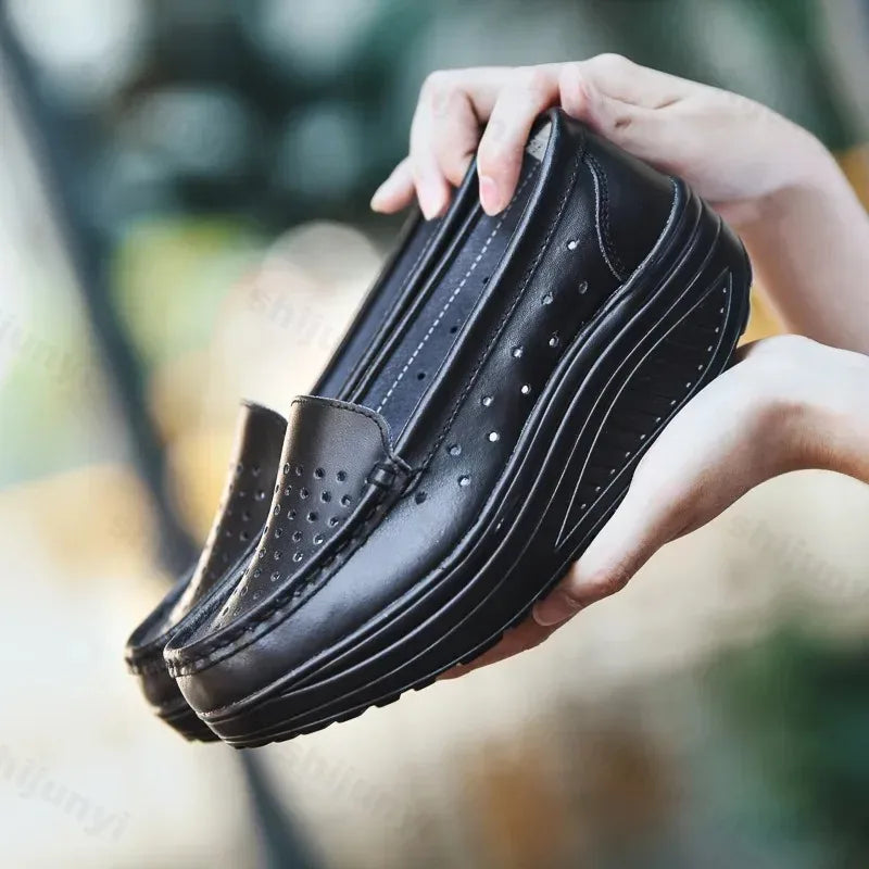 Perforierter Plateau-Loafer mit dicker Sohle in Blau, Ansicht 3