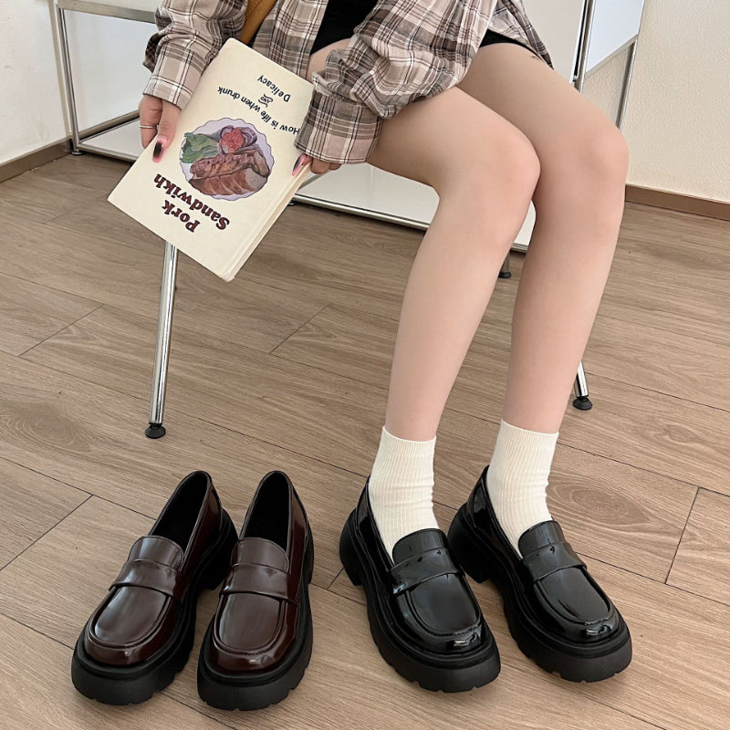 Damen-Loafer mit Plateau in Lackleder-Optik