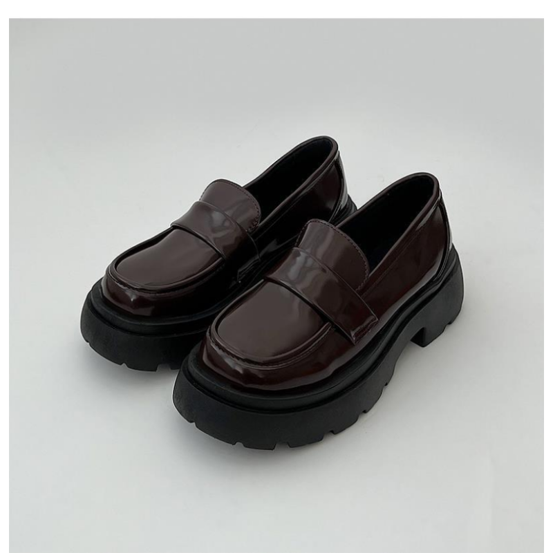 Damen-Loafer mit Plateau in Lackleder-Optik