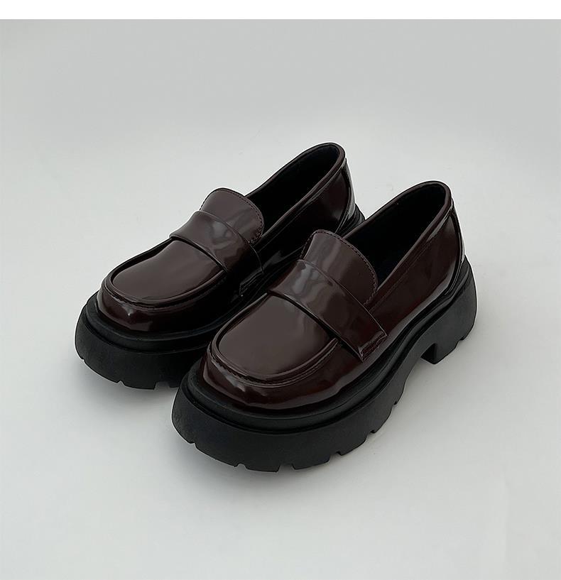 Damen-Loafer mit Plateau in Lackleder-Optik