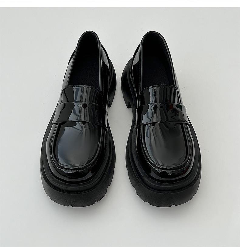 Damen-Loafer mit Plateau in Lackleder-Optik