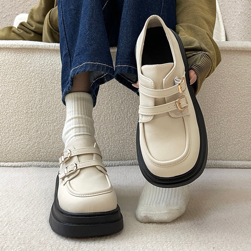 Plateauslipper aus Leder mit Riemen für Frauen