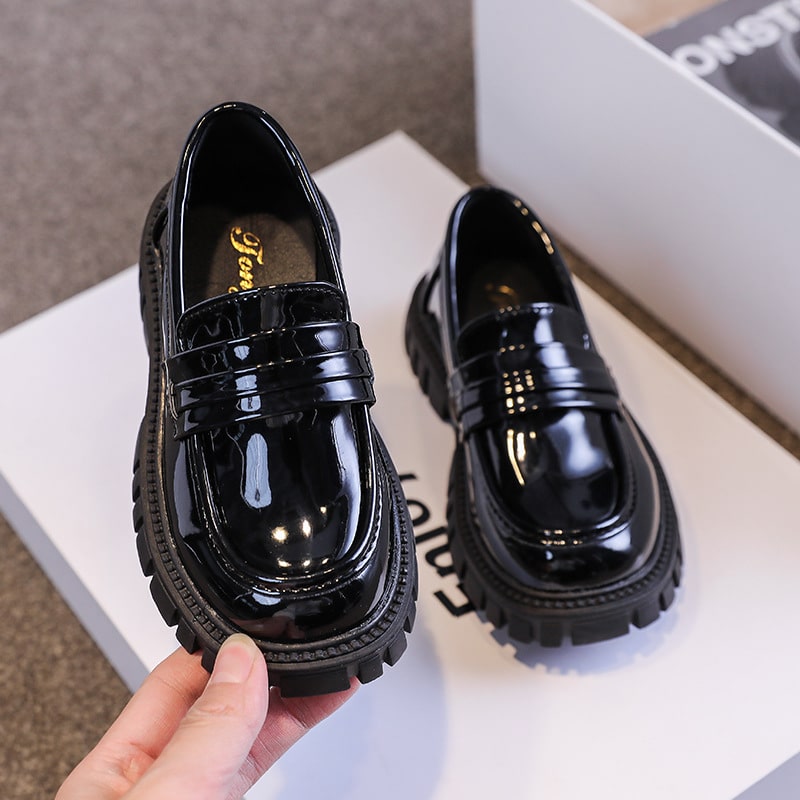 Schwarze, glänzende Frühlingsmokassins für Jungen