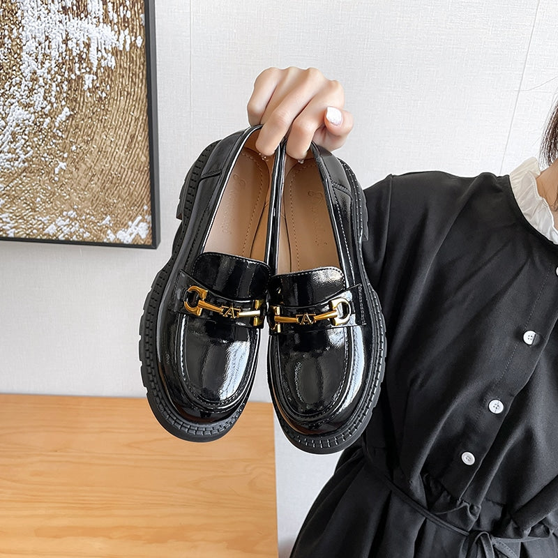 Lackierte schwarze Loafer für Damen
