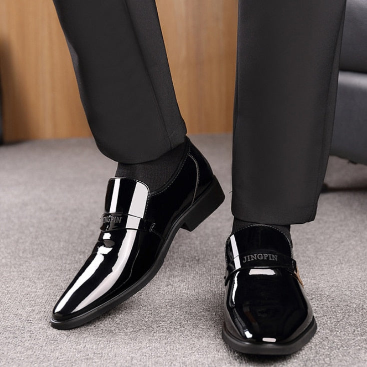 Luxuriöse schwarze Lackleder-Loafer