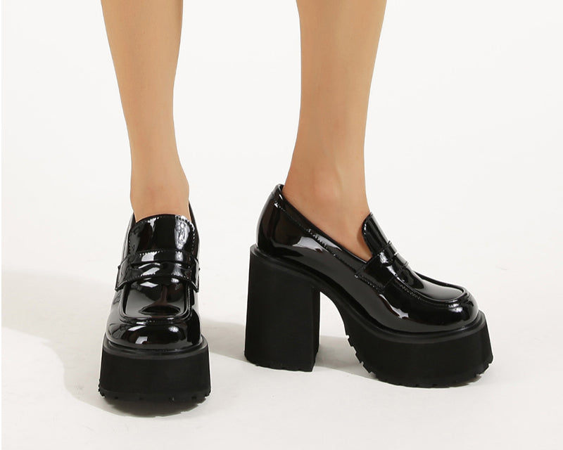 Loafer mit Absatz und dicker schwarzer Sohle für Damen