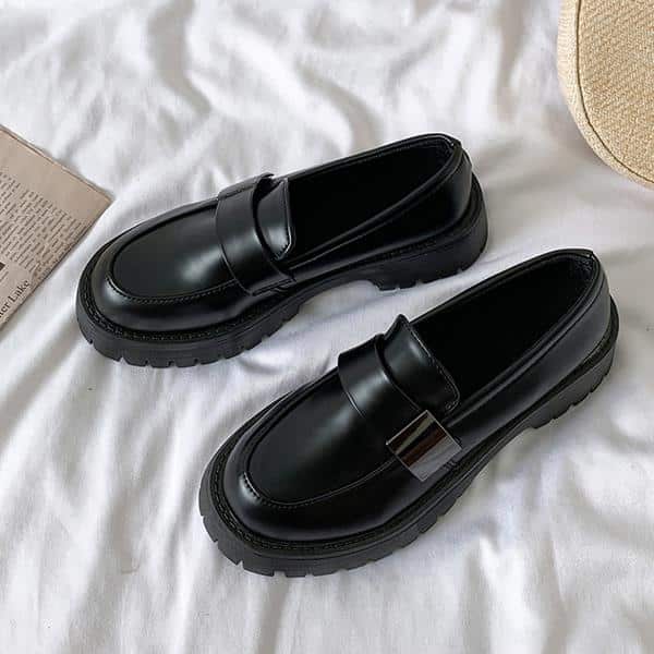 Schwarze Plateau-Loafer im britischen Stil für Damen