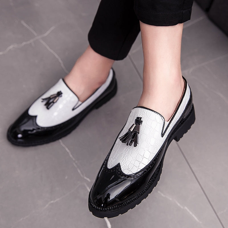 Lackierte Herren-Loafer mit Quasten in Schwarz und Weiß