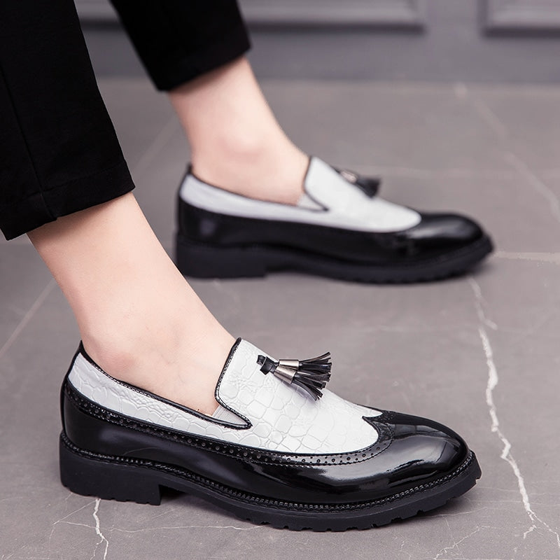 Lackierte Herren-Loafer mit Quasten in Schwarz und Weiß