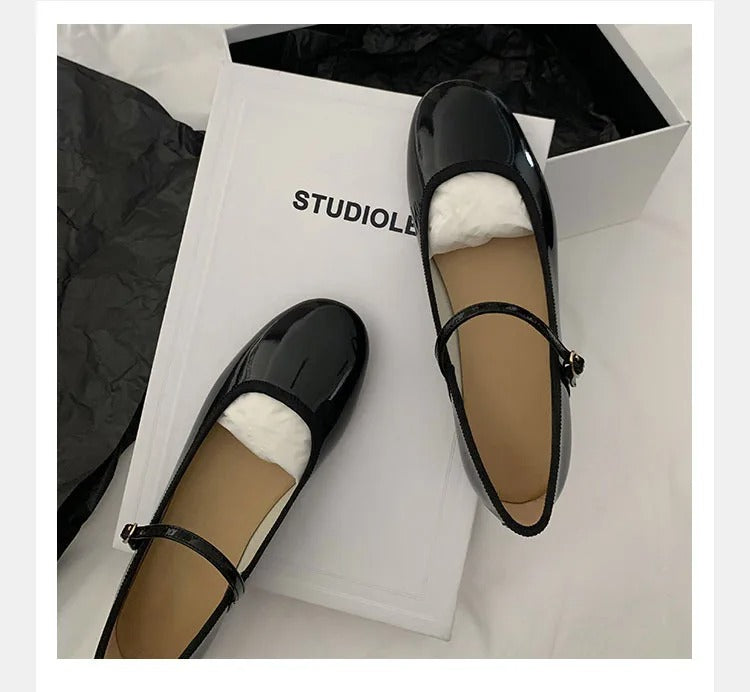 Lackballerina-Loafer mit runder Spitze