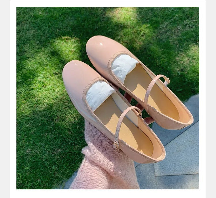 Lackballerina-Loafer mit runder Spitze