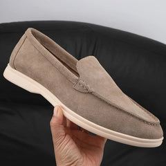 Weiche Herren Loafer aus Veloursleder in Taupe mit heller Sohle, Taupe