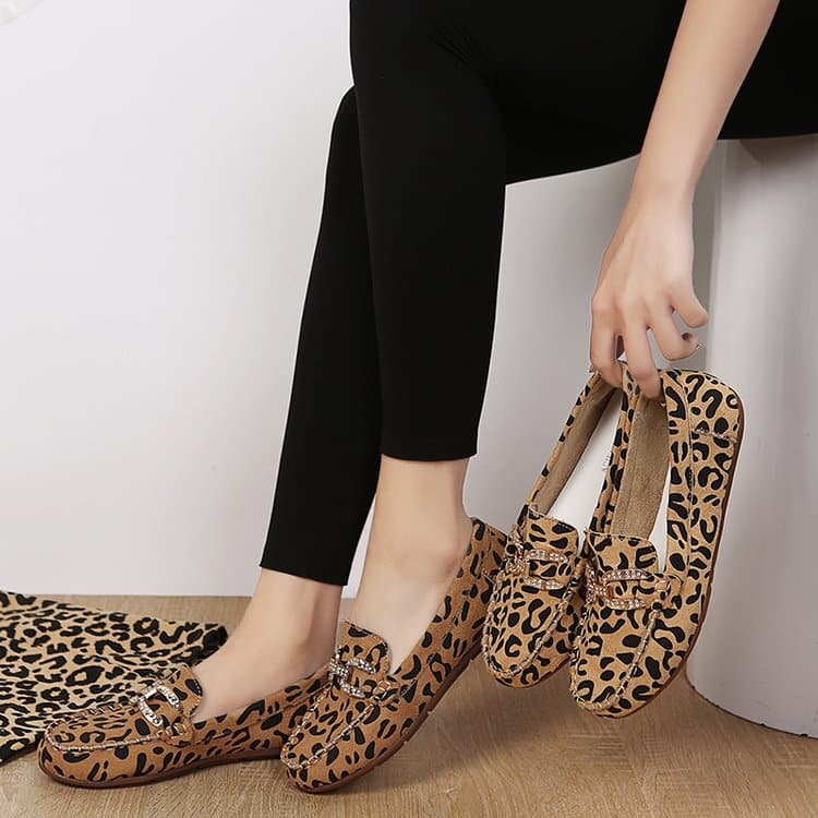 Weiche Loafer mit Leopardenmuster und Strassringen