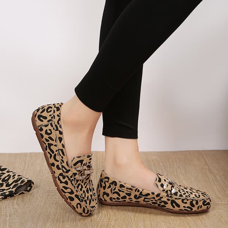 Weiche Loafer mit Leopardenmuster und Strassringen