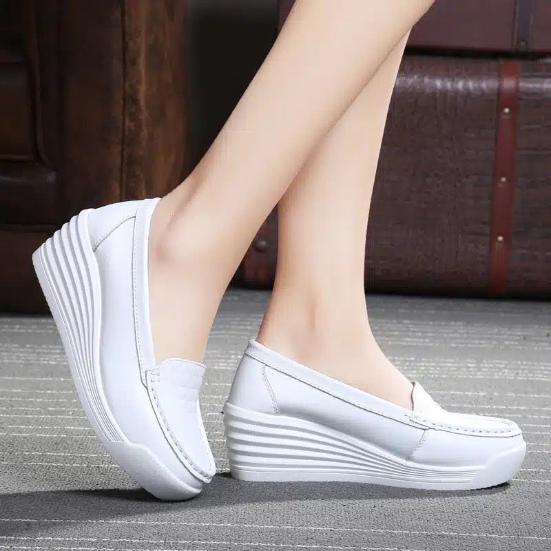 Weiße Keilabsatz-Loafer für Damen