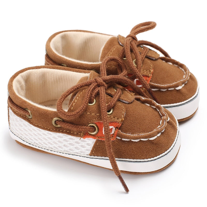 Zweifarbige Bootsmokassins mit Schnürsenkeln für Babyjungen