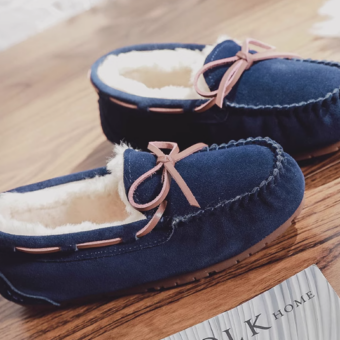 Gefüllte Mokassins aus Wildleder