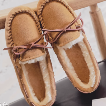 Gefüllte Mokassins aus Wildleder