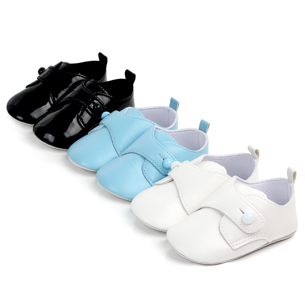 Drei Paar Mokassins aus Leder für Baby-Jungen in den Farben Weiß, Blau und Schwarz