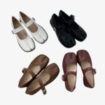 4 Paar Mary Jane Mokassins, in vier Farben.